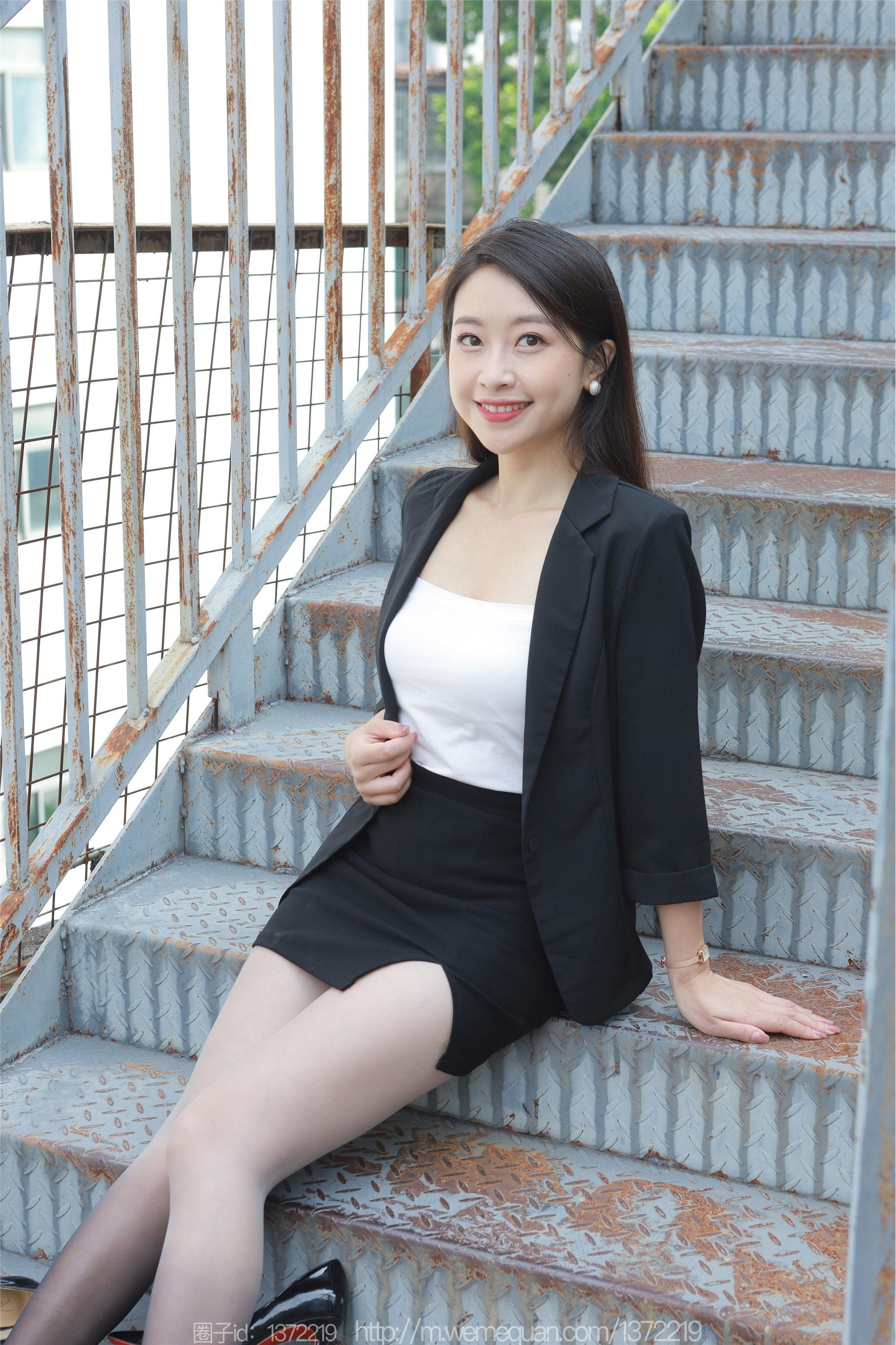 IESS异思趣向  2023.09.28 丝享家 1545 小婕《黑白灰渐变》